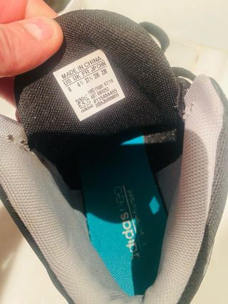 Zapatillas Adidas Negras y Turquesa