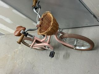 Bicicleta niña rosa con cesta