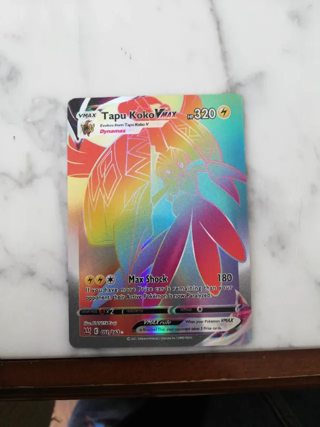 Carta Pokémon Tapu Koko VMAX Rainbow Rare