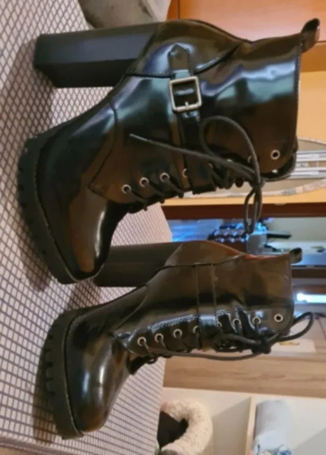 Botín tacón alto negro