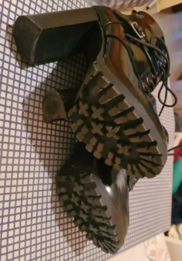 Botín tacón alto negro