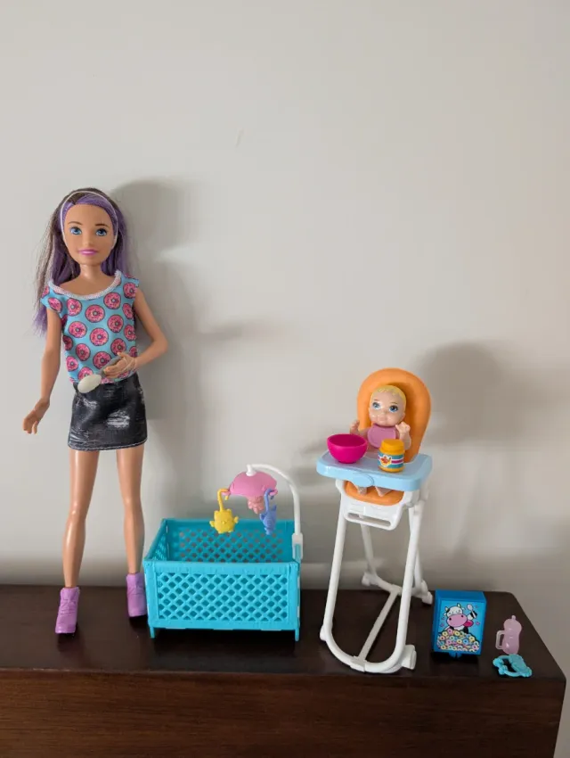 Skipper Niñera. Set trona y cuna completo (Barbie)
