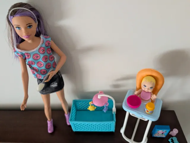 Skipper Niñera. Set trona y cuna completo (Barbie)