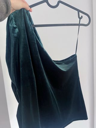 Top asimétrico terciopelo verde Mango