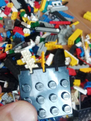 Lotto 4 kg mattoncini e accessori di Lego misti