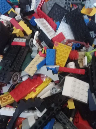 Lotto 4 kg mattoncini e accessori di Lego misti