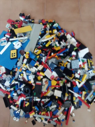 Lotto 4 kg mattoncini e accessori di Lego misti