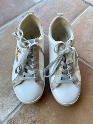 Zapatillas deportivas Blancas y Doradas Talla 38