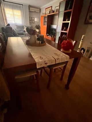 Mueble salón y mesa comedor con sillas