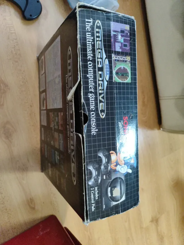 Sega Mega Drive 16 Bits con Caja y 2 Mandos