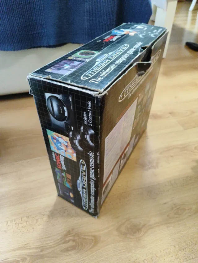 Sega Mega Drive 16 Bits con Caja y 2 Mandos