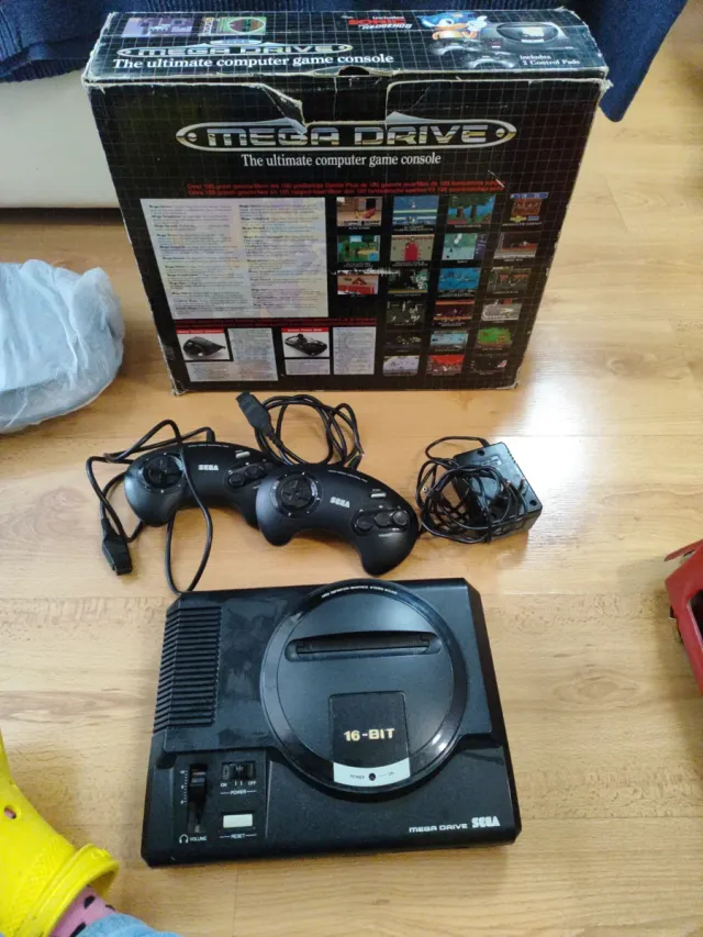 Sega Mega Drive 16 Bits con Caja y 2 Mandos