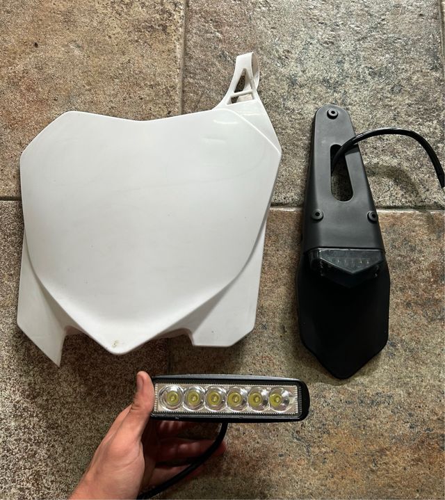 Kit careta plana, foco LED y portamatrículas