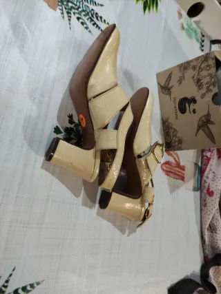 Zapatos Beige Tacón