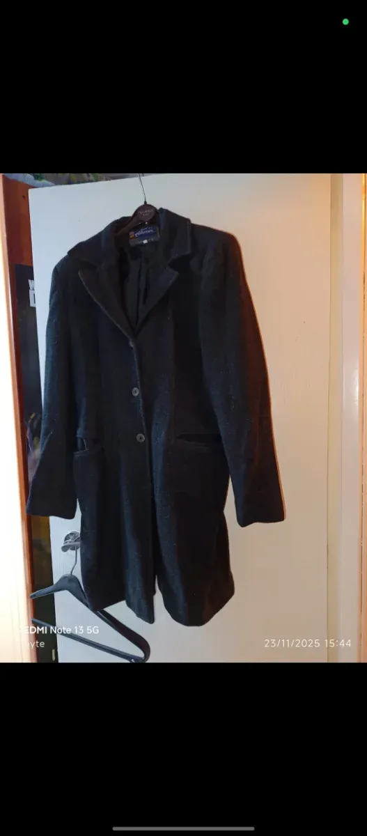 Abrigo tres cuartos negro
