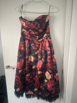 Vestido floral negro y rojo