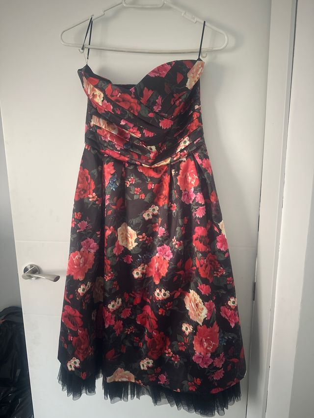 Vestido floral negro y rojo