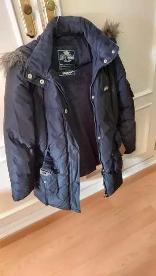 Chaquetón plumas azul marino.Marca del corte ingle