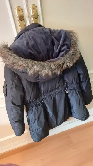 Chaquetón plumas azul marino.Marca del corte ingle