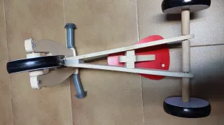 Triciclo de madera para niños