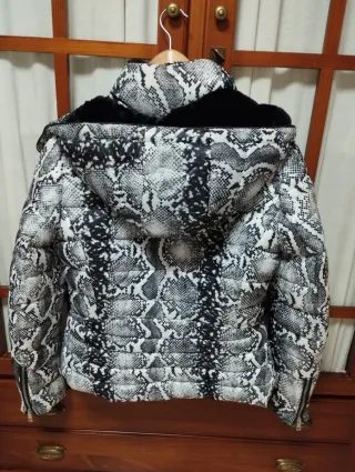 Abrigo acolchado Zara estampado animal print