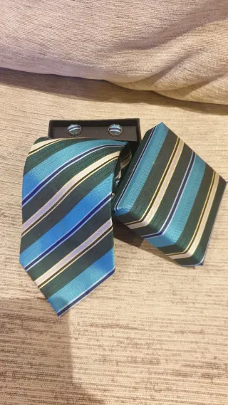 Corbata y gemelos con estuche