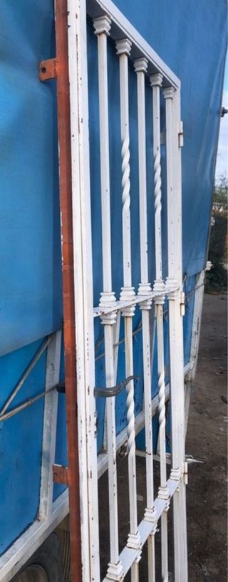 Reja de hierro forjado para puerta urgente venta