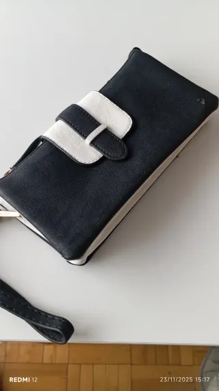 Cartera monedero negra y blanca