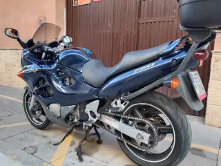 Suzuki GSX-F 750 Azul