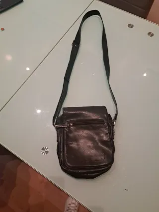 Bolso de hombre de cuero negro