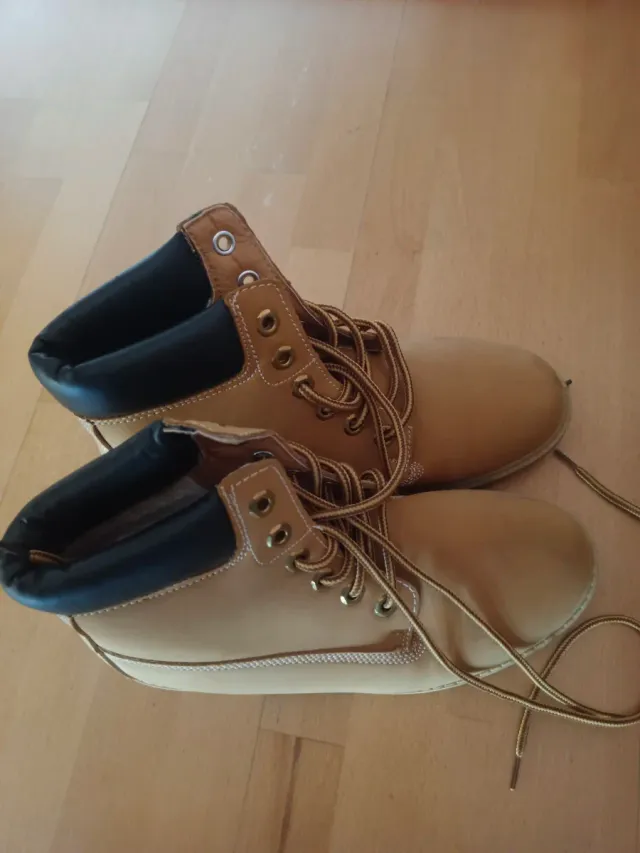 Botas Timberland color beige