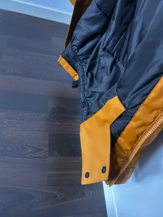 Chaqueta DC Shoes mostaza. Talla XL niño.