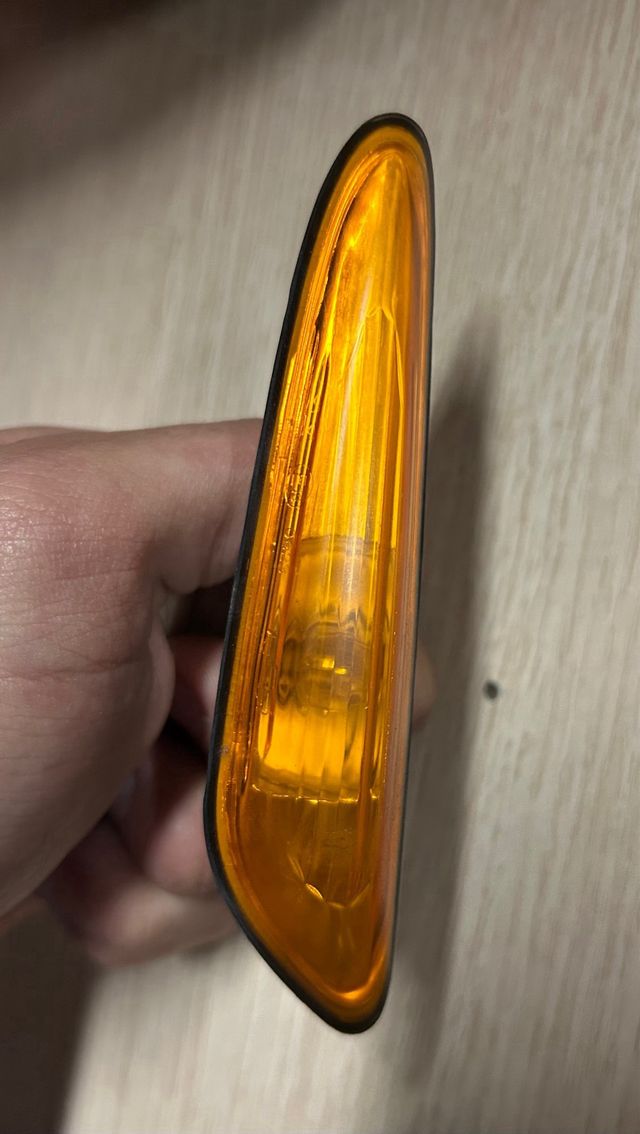 Piloto aleta BMW luz corta con casquillo