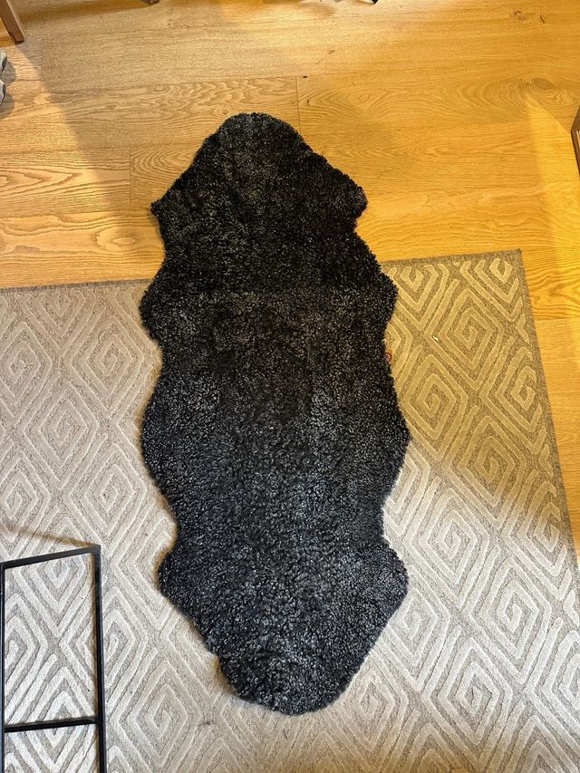 Alfombra Piel Oveja Negra Rizada