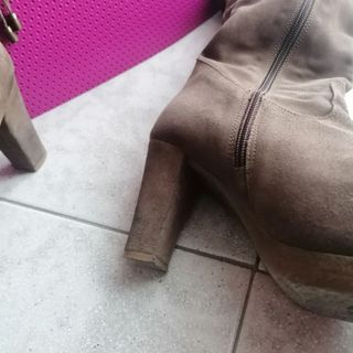 Stivali scamosciati marroni tacco 39