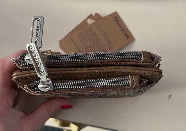 Monedero mediano floral con mensaje