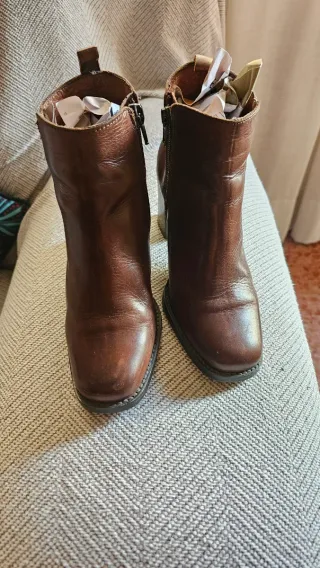 Botines de piel marrones