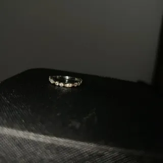 Anillo de plata con circonitas