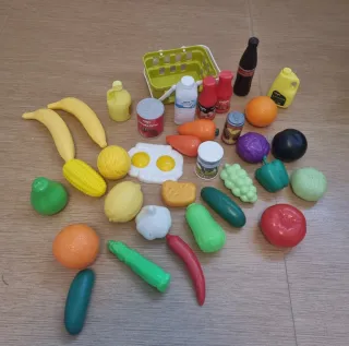 Carrito de la compra infantil y comidita.