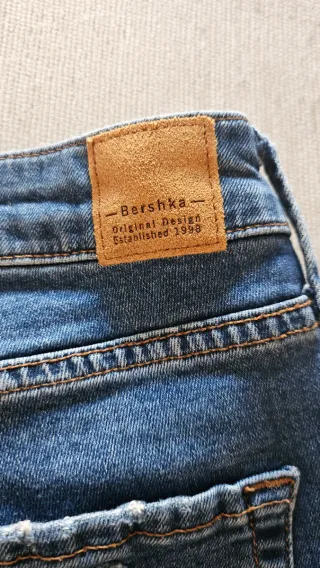 Pantalón vaquero Bershka desgastado