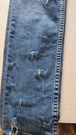 Pantalón vaquero Bershka desgastado