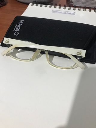 Gafas Calvin Klein con funda