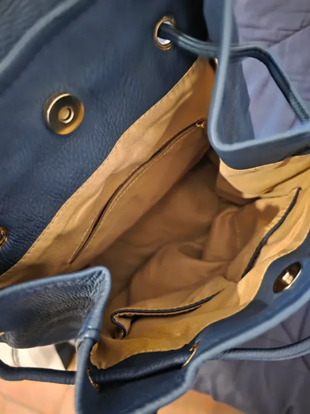 Mochila Michael Kors Negra y Dorada