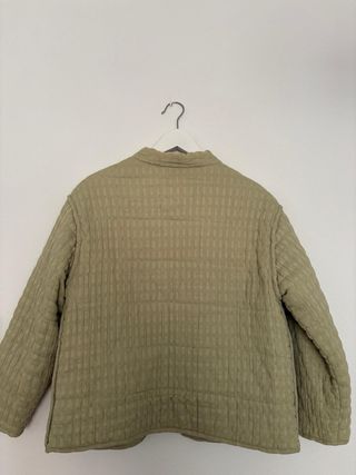 Chaqueta Zara entretiempo verde.