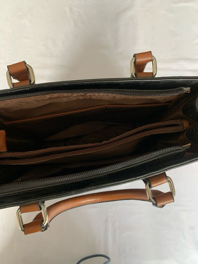 Bolso de piel negro y marrón