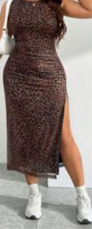 Vestido estampado leopardo con abertura