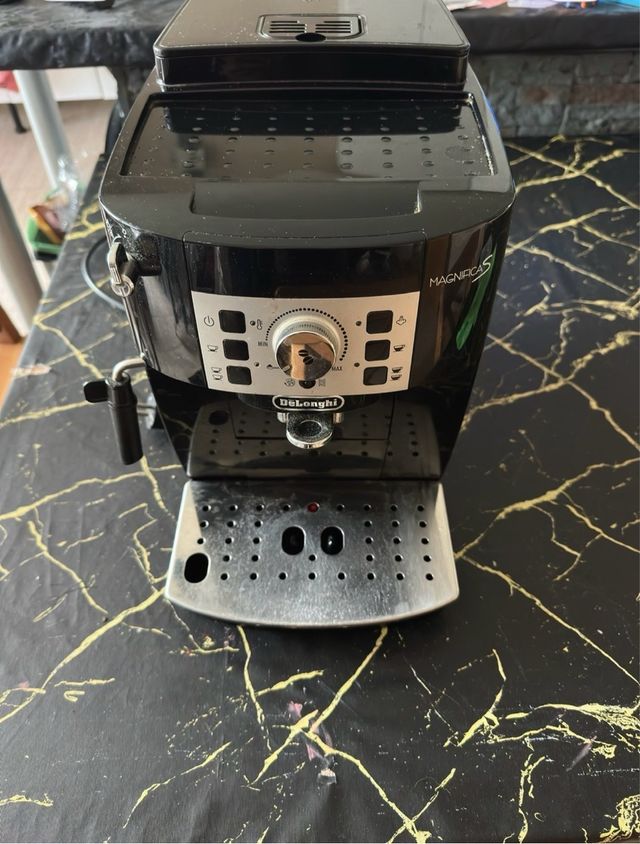 Cafetera Delonghi Magnífica S Automática