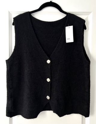 Chaleco negro botones joya