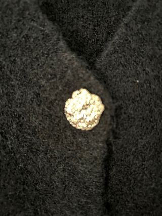 Chaleco negro botones joya