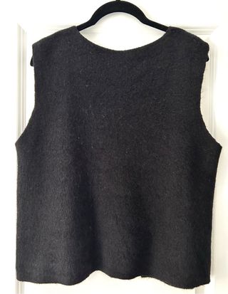 Chaleco negro botones joya